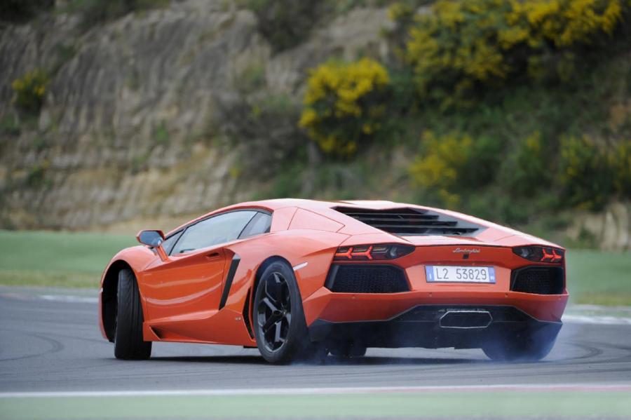  Lamborghini Aventador LP700-4 2011 года  (фото 4 из 204)